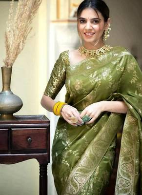 Mehendi green woven art silk saree with blouse 4