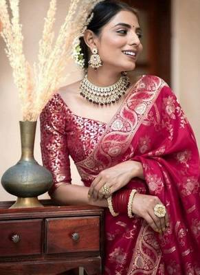 Rani pink woven art silk saree with blouse 4