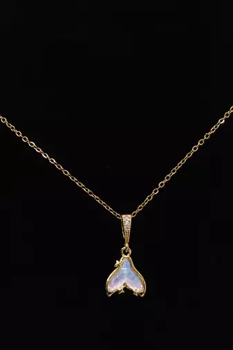 Gold heart opal pendant necklace for women | elegant chain