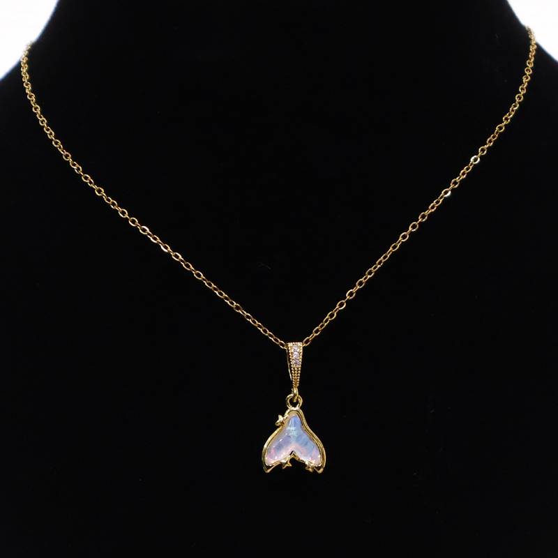 Gold heart opal pendant necklace for women | elegant chain