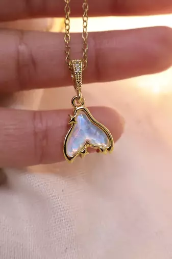 Gold heart opal pendant necklace for women | elegant chain