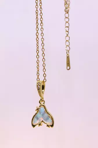 Gold heart opal pendant necklace for women | elegant chain