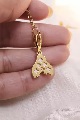 Gold heart opal pendant necklace for women | elegant chain