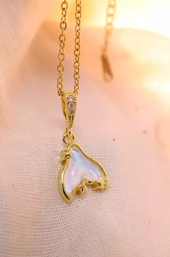 Gold heart opal pendant necklace for women | elegant chain