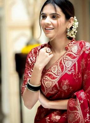 red woven art silk saree with blouse 4