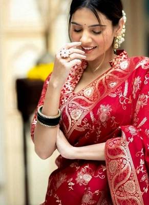 red woven art silk saree with blouse 5