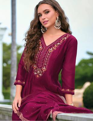 Floral embroidered silk v neck kurta trouser & dupatta set 2