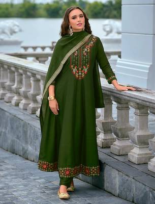 Floral embroidered silk v neck kurta trouser & dupatta set 2