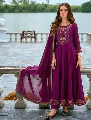 Floral embroidered silk v neck kurta trouser & dupatta set 1