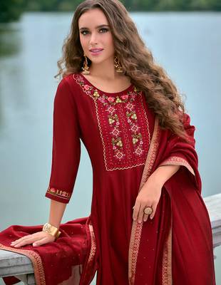 Floral embroidered silk v neck kurta trouser & dupatta set 2