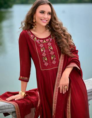Floral embroidered silk v neck kurta trouser & dupatta set 3