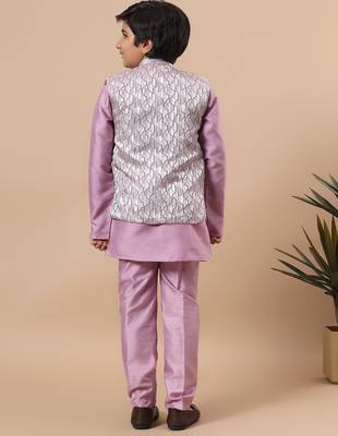 Boys lilac cotton silk kurta pyjama set with geometric jacquard jacket 2