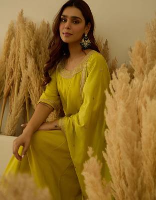 Floral embroidered viscose rayon round neck kurta trouser & dupatta set 3