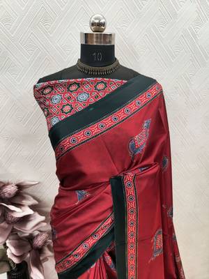 Red printed satin saree with blouse piece 5