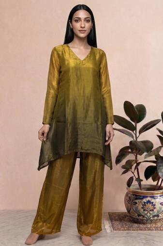 Mehendi fendi silk tie and dye short kurta with pant