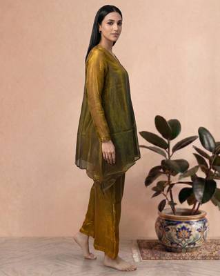 Mehendi fendi silk tie and dye short kurta with pant 4