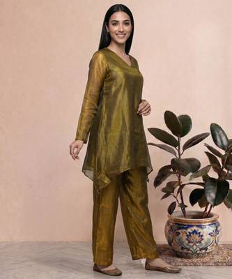 Mehendi fendi silk tie and dye short kurta with pant 5