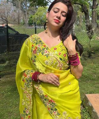 Women Lime Yellow Floral Embroidered Designer Saree 5