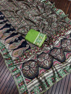 black siroski diamonds twins figure with rich pallu pasmina silk saree 4