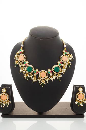 gold plated kundan choker set