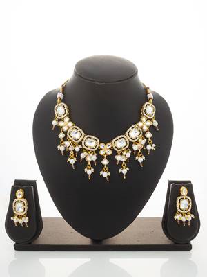 gold plated kundan choker set 5
