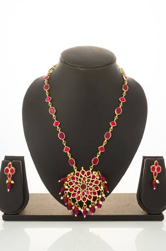 gold plated ruby pendant necklace set