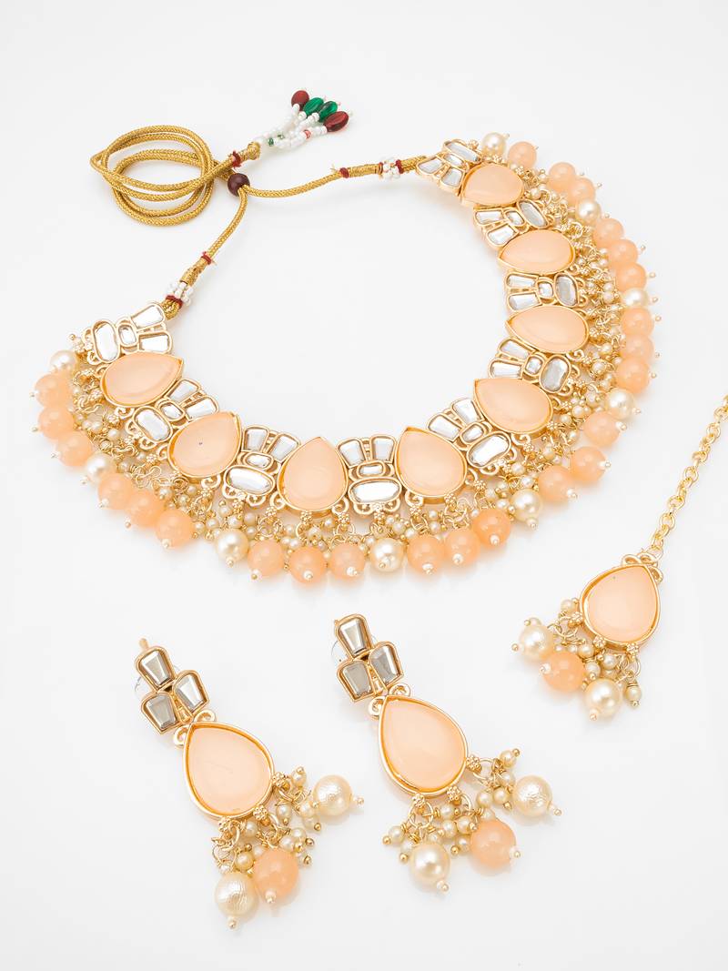 party wear peach kundan choker necklace set with pearls and maang tikka