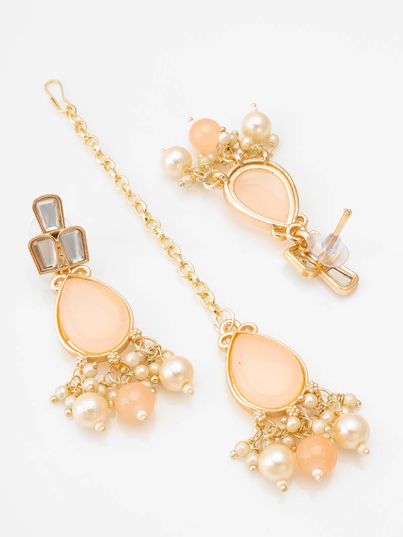 party wear peach kundan choker necklace set with pearls and maang tikka