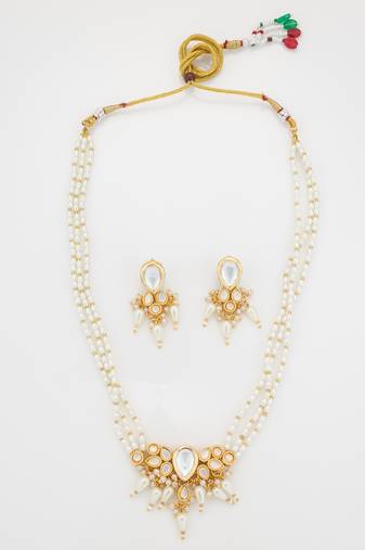 white beaded kundan necklace set