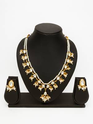 gold plated white kundan bridal set 4