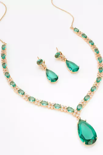 rose gold ad necklace set with emerald green pendant and matching drop earrings