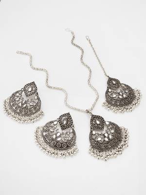 oxidized silver diamond-top chandbali mirror work pendant necklace set with earrings and maang tikka 2