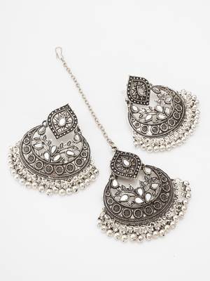 oxidized silver diamond-top chandbali mirror work pendant necklace set with earrings and maang tikka 3