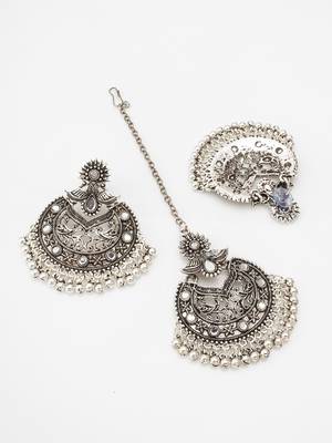 oxidized silver floral chandbali pendant necklace set with mirror work earrings and maang tikka 4