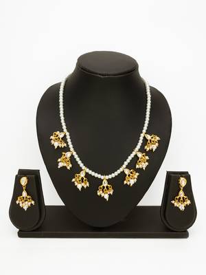 gold plated kundan choker set 1