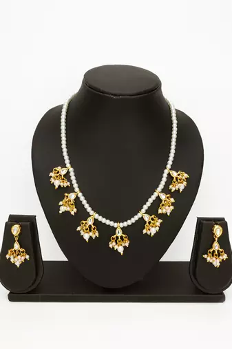 gold plated kundan choker set