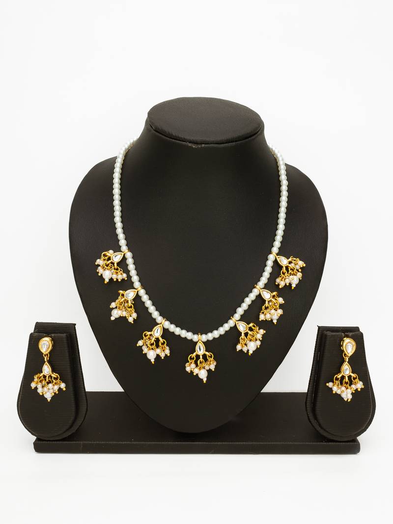 gold plated kundan choker set