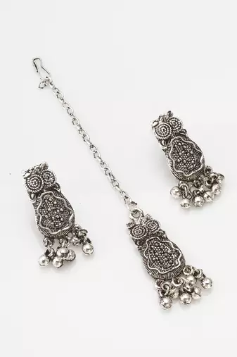 oxidized silver floral choker necklace set with ghungroo drops, earrings and maang tikka