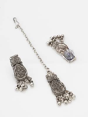 oxidized silver floral choker necklace set with ghungroo drops, earrings and maang tikka 4