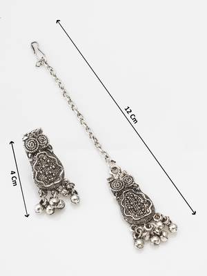 oxidized silver floral choker necklace set with ghungroo drops, earrings and maang tikka 5