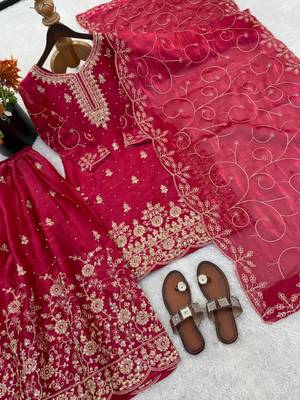 Red silk blend embroidered sharara set 4