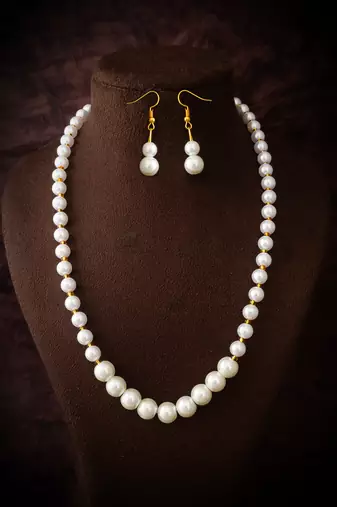white pearl necklace set