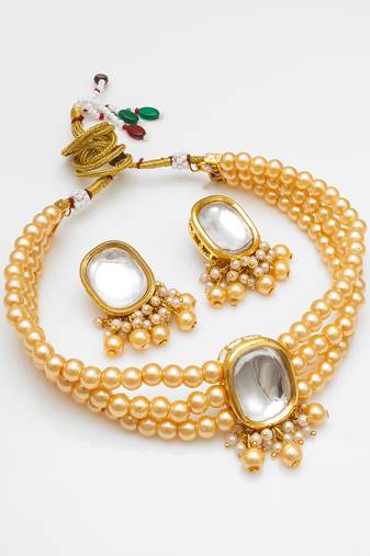 gold toned kundan choker set