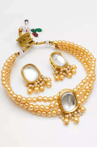 gold toned kundan choker set