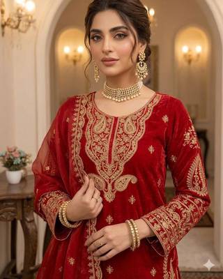 Red silk blend embroidered kurta set 2