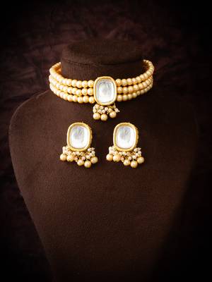 gold toned kundan choker set 4