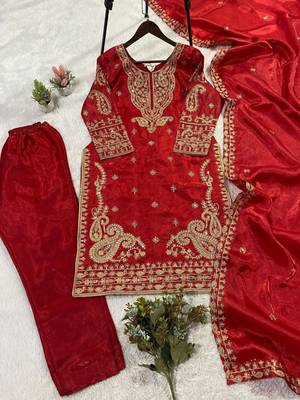 Red silk blend embroidered kurta set 4