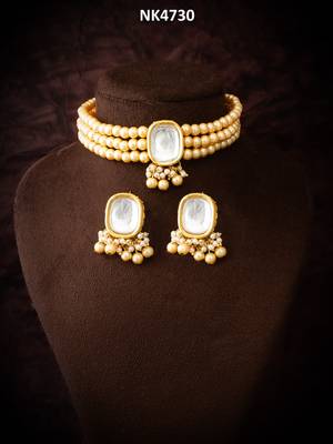 gold toned kundan choker set 5
