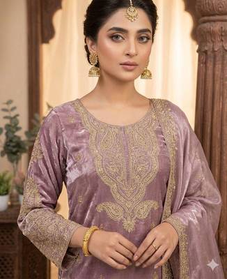 Lavender silk blend embroidered kurta set 3