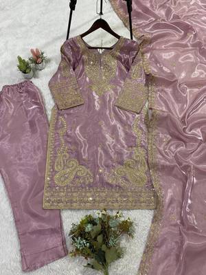 Lavender silk blend embroidered kurta set 4
